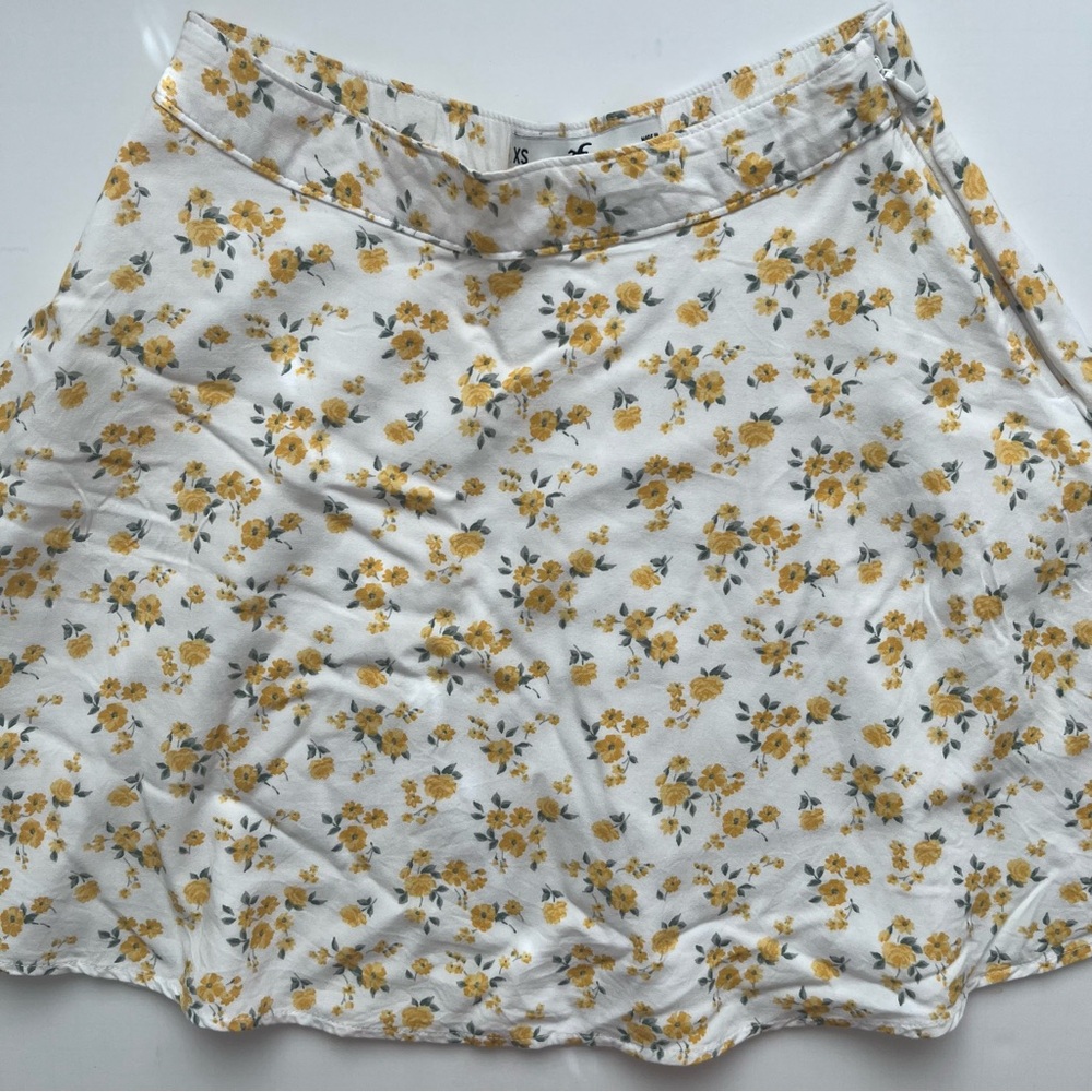 hollister white floral skirt